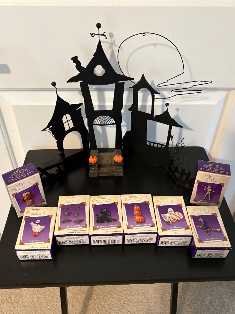 2003 Hallmark 1300 Old Oak Road Haunted House Display + 8 ornaments